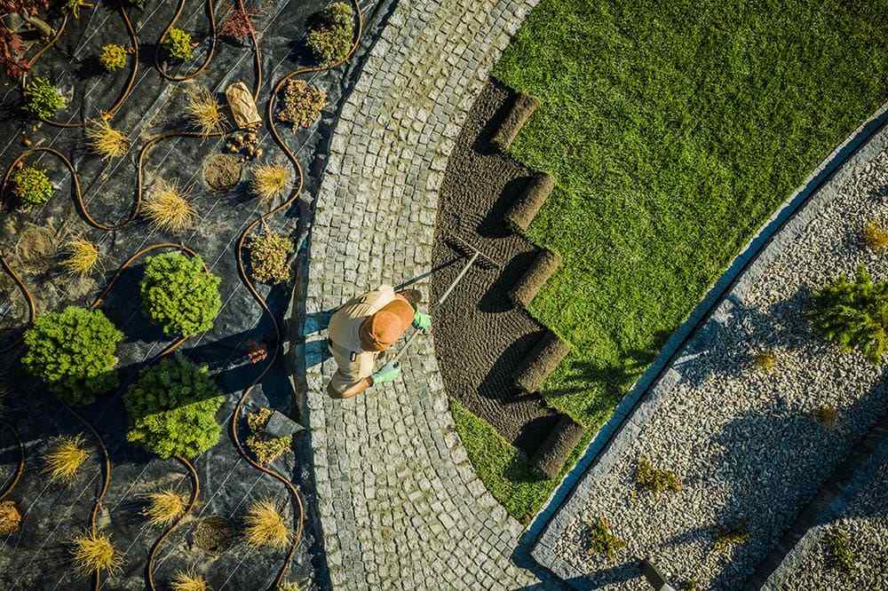 Entretien des espaces verts en copropriétés, bureaux et commerces